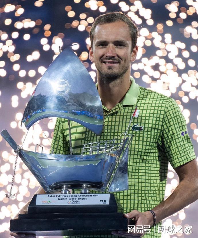 乐鱼体育-张帅决胜盘力竭无缘决赛，球迷支招梅总等快跑，小紫薇偷拿冠军