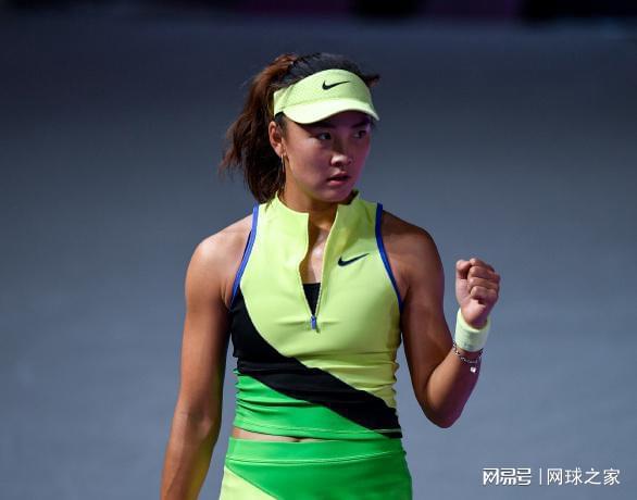 乐鱼体育-张帅决胜盘力竭无缘决赛，球迷支招梅总等快跑，小紫薇偷拿冠军