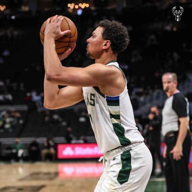 1620185176882012174.jpg 乐鱼官网官方网站-字母哥两战85分碾压篮网!雄鹿面对东部两强5胜1负