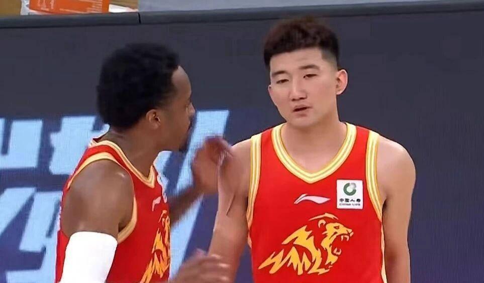 乐鱼体育-绝妙调整!广厦101-93击败上海挽回颜面,王博“弃2人”是关键