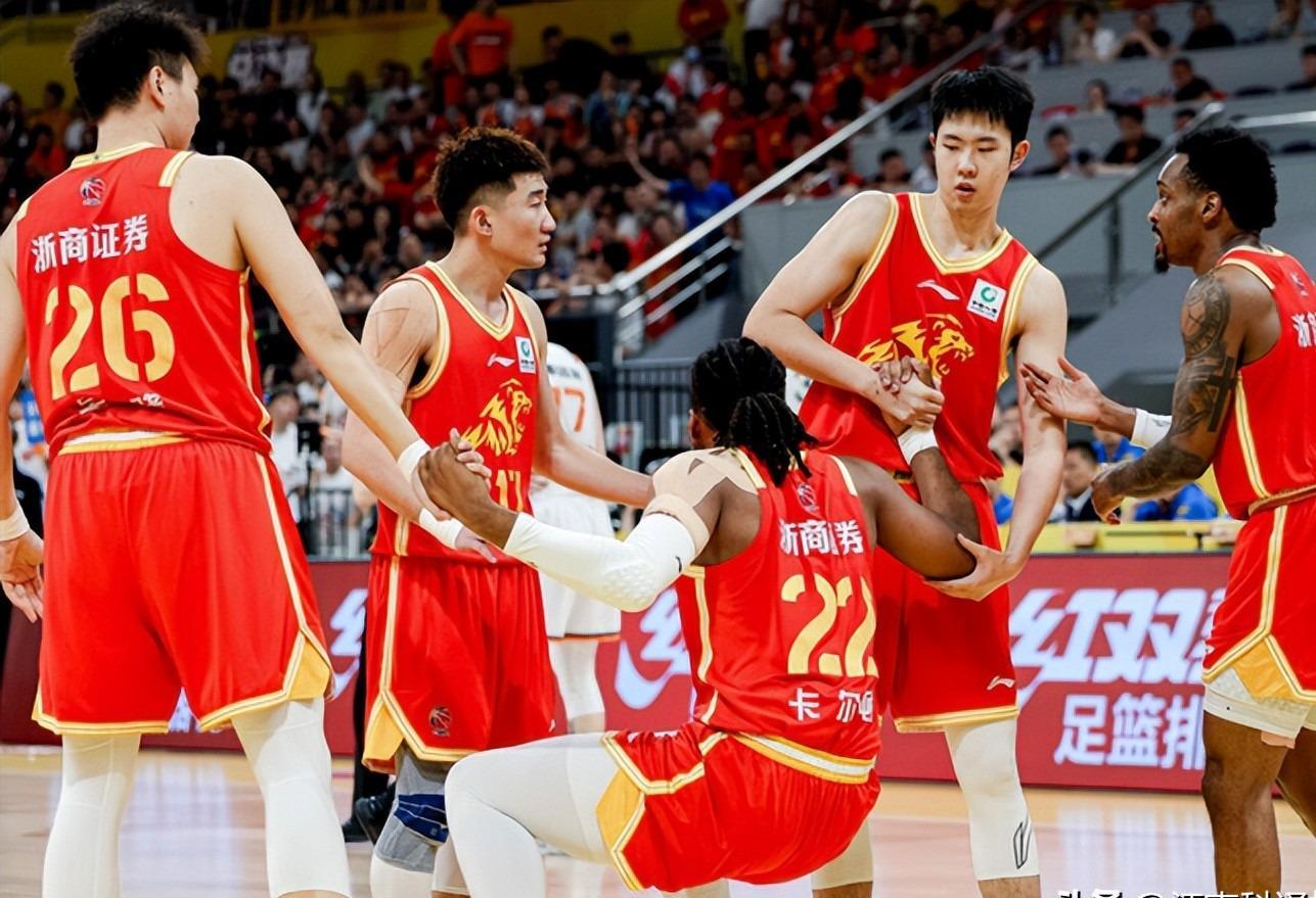 乐鱼体育-绝妙调整!广厦101-93击败上海挽回颜面,王博“弃2人”是关键